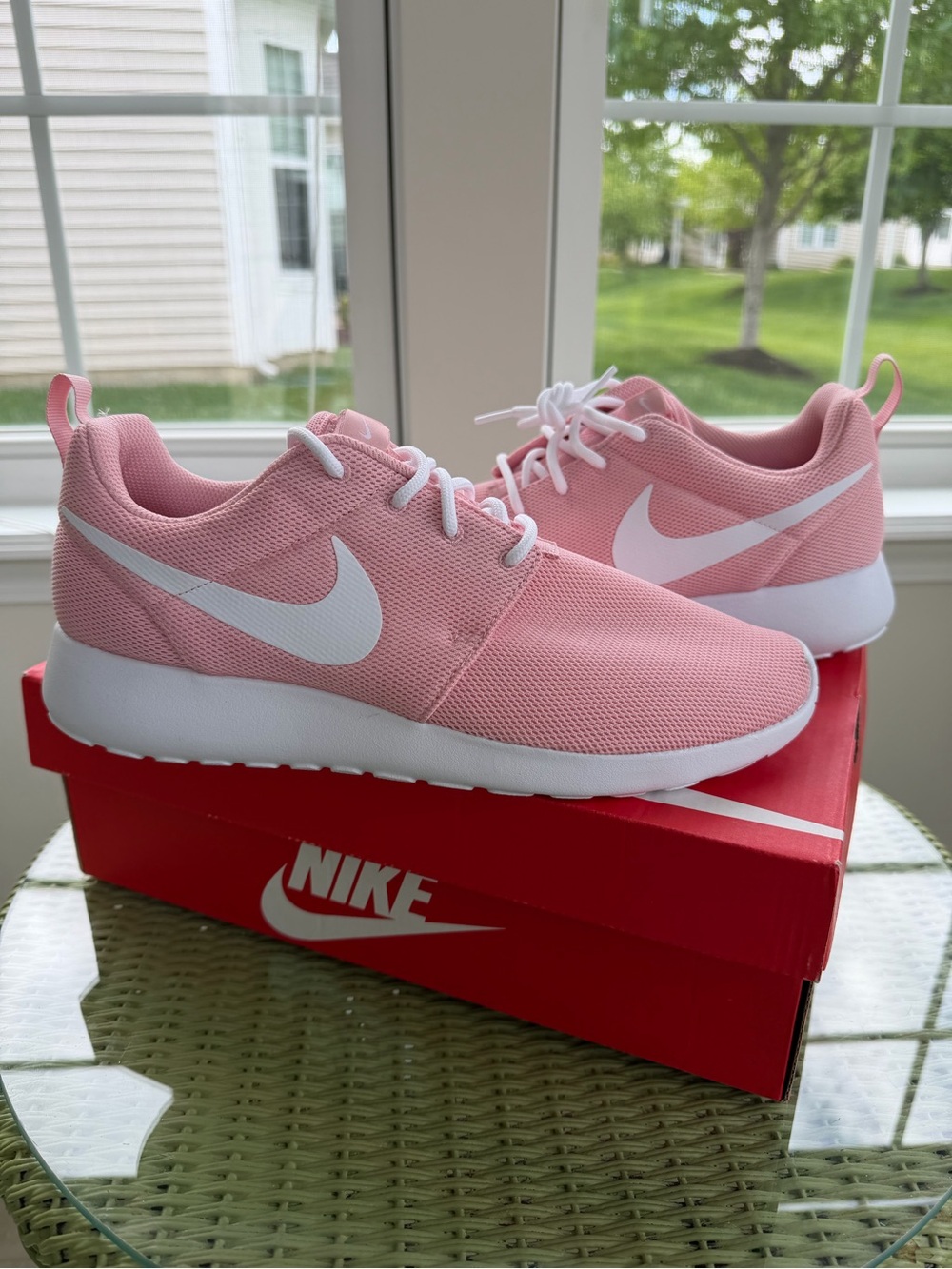 Nike Womens Roshe One Sneakers